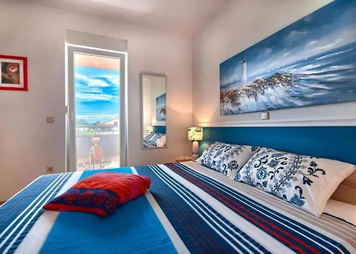 Apartment Two Olives, Free Parking, Close To Beaches & Park