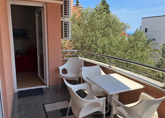 Apartment Two Olives, Free Parking, Close To Beaches & Park